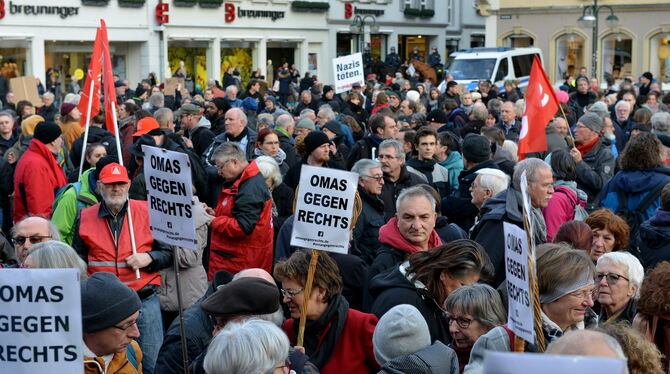 Ein Menschenmeer: So viele Aktivisten wie nie zuvor wandten sich im Vorfeld des AfD-Neujahrsempfangs gegen rechte Hetze, rechten