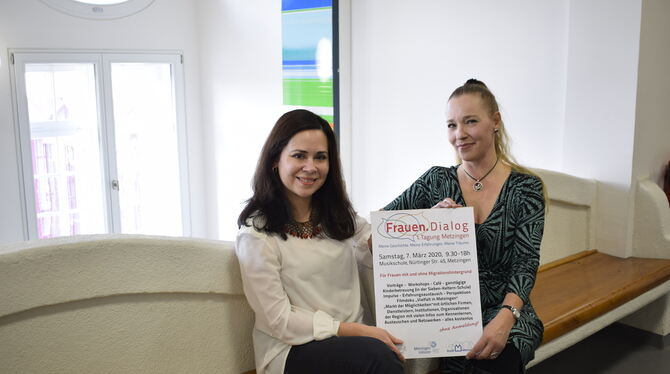 Karina Montes (links) und Bettina Scharping haben unterstützt von einigen Initiativen die erste Frauentagung in Metzingen auf di