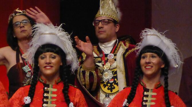 Prinzessin Katja I. vom Bruckberg und Prinz Uwe II. von der Hohenlohe feierten mit den Gästen in der Stadthalle. FOTOS: BERNKLAU