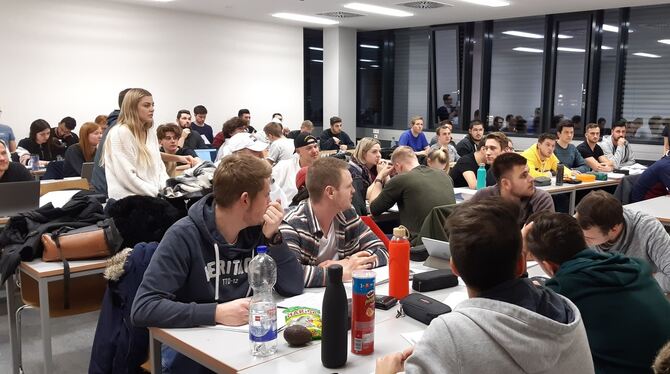 Rege Beteiligung bei der Premiere: 250 Studierende büffelten bei der ersten Mathenacht an der Hochschule Reutlingen bis in die N