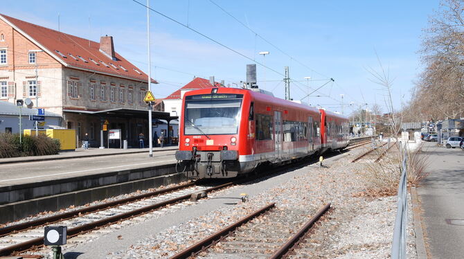 Die Ermstalbahn zwischen Bad Urach-und Metzingen und die Neckar-Alb-Bahn stehen wegen ausgefallener Züge in der Kritik. Wie geht