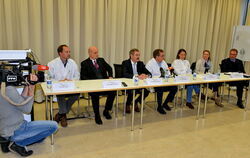 Bei der Pressekonferenz zu den zwei bestätigten Corona-Fällen in Tübingen informierten im Gesundheitszentrum des Uniklinikums ne
