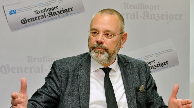 Ottmar Wernicke zu Gast beim Reutlinger General-Anzeiger. FOTO: NIETHAMMER