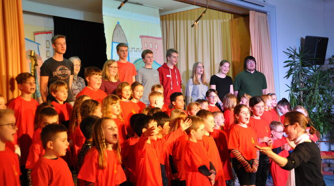 Die Geschichte vom zwölfjährigen Jesus erzählt das Kindermusical »Die Reise nach Jerusalem«, das mehr als  50 Kinder in den Fasc