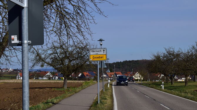 Die Kreisstraße zwischen Gniebel und Dörnach bekommt noch in diesem Jahr einen neuen Straßenaufbau und einen neuen Fahrbahnbelag