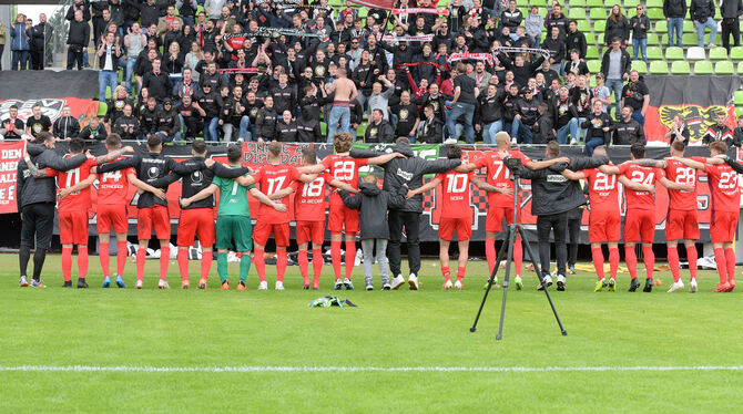Unterstützen die Mannschaft des SSV Reutlingen am Samstag außerhalb des Kreuzeiche-Stadions: Die Ultra-Fans der Szene E. FOTO: B