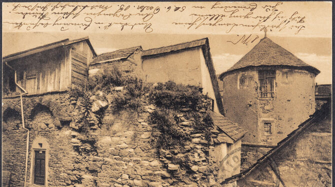 Diente schon  1904 als  Postkartenmotiv: das Stadtmauer- eckhaus am  Eisturm.   REPRO: STADTARCHIV