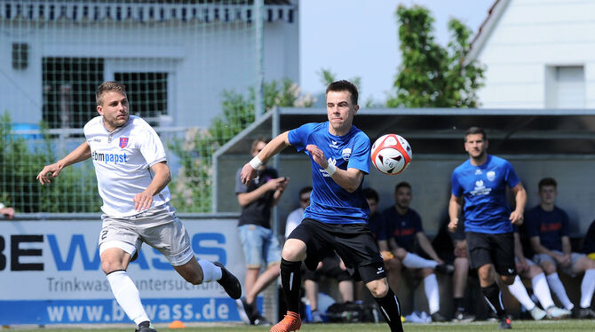 Im Verbandsliga-Heimspiel vor zwei Jahren unterlag Matthias Dünkel (rechts) und sein VfL Pfullingen dem FSV Hollenbach genauso m