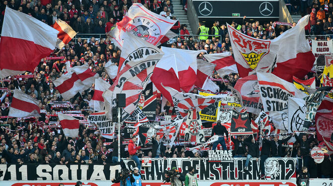 Stuttgart Gegen Bielefeld Eine Buhne Fur Protest Vfb Stuttgart Fussball Reutlinger General Anzeiger Gea De