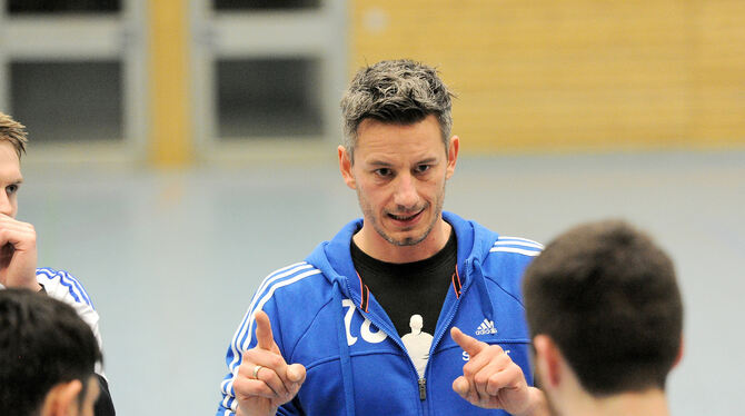 Hat die richtigen Tipps parat: Betzingens Trainer Steffen Elser.  FOTO: BAUR