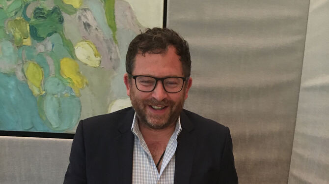 Die Politik muss auf Zeit spielen, sagt Georg Lauer, Experte in Sachen Virusinfektionen.  FOTO: OJE