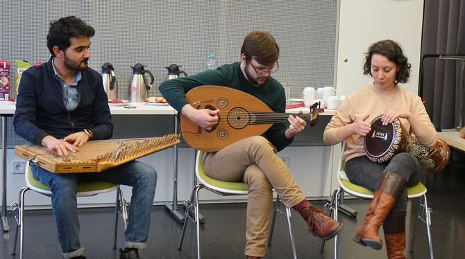 Den Orient musikalisch nach Mössingen gebacht: Das Trio Babel.  FOTO: STRAUB