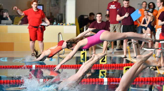 Erfolgreich waren die DLRG-Schwimmer aus der Region im Vergleichswettkampf in Mössingen.  FOTO: MEYER