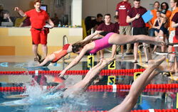 Erfolgreich waren die DLRG-Schwimmer aus der Region im Vergleichswettkampf in Mössingen.  FOTO: MEYER