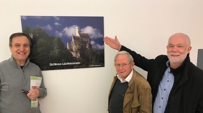 Schöner gesund werden: Über die neue Gabe der Freunde und Förderer der Ermstalklinik Bad Urach freuen sich (von links) Dr. Heinz