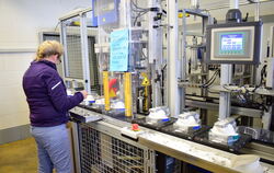 Rund 800 000 Atemschutzmasken produziert Moldex in Walddorfhäslach gerade am laufenden Band und im Dreischichtbetrieb in der Woc