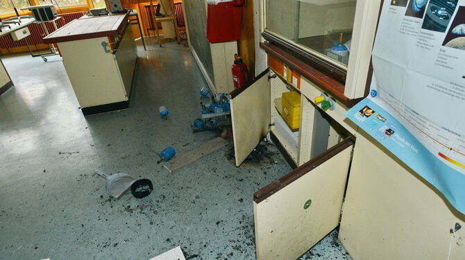 In dem naturwissenschaftlichen Trakt im Erdgeschoß lag auch lange nach dem Unfall Gasgeruch in der Luft.