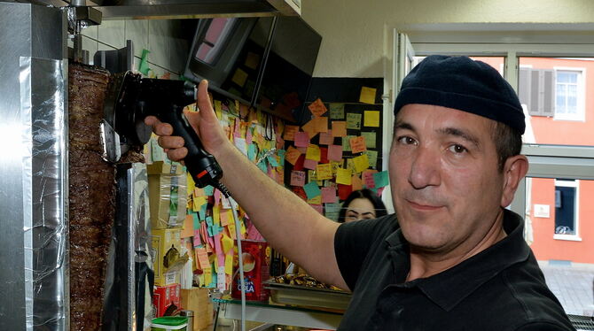 Wenn’s wirklich um die Gesundheit geht, wird das Geschäft letztlich »scheißegeal«, sagt Mustafa Kelic im Kebab-Häusle.