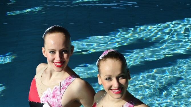Die Synchronschwimmerinnen Marlene Bojer aus München (links) und Daniela Reinhardt aus Pfullingen hatten Großes vor, müssen sich