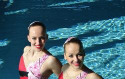 Die Synchronschwimmerinnen Marlene Bojer aus München (links) und Daniela Reinhardt aus Pfullingen hatten Großes vor, müssen sich