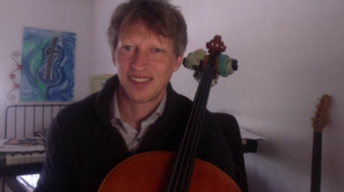 Wohnzimmer-Session via Internet: Screenshot aus der Cello-Stunde.  FOTO: SCHRADE