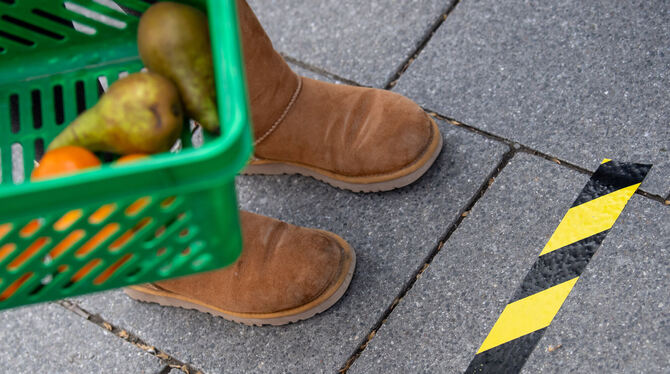 Viele Nachbarn vernetzen sich auch ohne Plattform.  FOTO: DPA