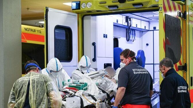 Ankunft eines Coronapatienten aus Frankreich