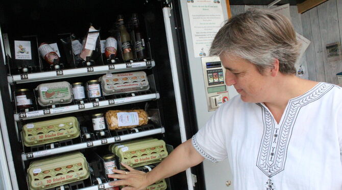Familie Erdmann betreibt zwei Lebensmittelautomaten: einen in Trochtelfingen, einen in Pfronstetten. Tanja Erdmann muss mittlerw