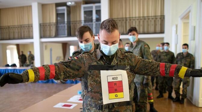 Soldaten testen Handy-Tracking-Verfahren