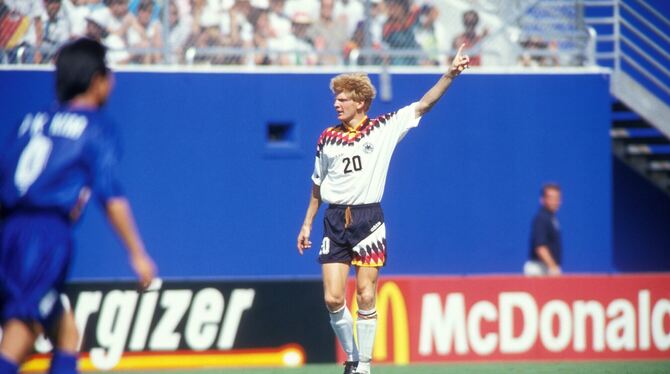 Das ist nicht die legendäre Mittelfinger-Szene von Stefan Effenberg im WM-Spiel 1994 gegen Südkorea. Davon gibt es keine Foto- u
