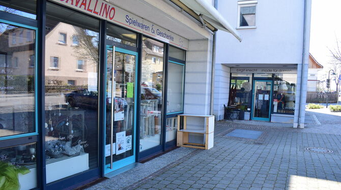 Geschlossene Geschäfte auch in Pliezhausen Ortsmitte. Trotzdem bieten viele Firmen einen Bestell- und Lieferservice an. Die Geme