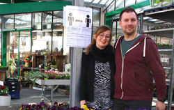 Sandra und  Andreas Staneker von Blumen Eppler in Zwiefalten sind trotz Coronakrise und deutlich abgeschwächten Verkaufszahlen d