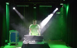 Nur ausnahmsweise im Scheinwerferlicht: Yannick Mildner, der als angehender Veranstaltungstechniker sonst eher im Hintergrund ar