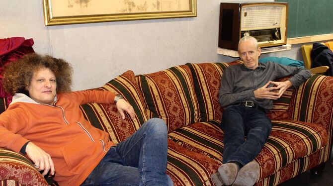 Haben wegen der Corona-Beschränkungen derzeit mehr Zeit fürs Sofa: Thomas Maos (links) und Friedemann Dähn, die beiden Kuratoren