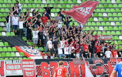 Die Ultra-Fans des SSV Reutlingen aus der Szene E lehnen Geisterspiele im Profi-Fußball ab.  FOTO: NIETHAMMER