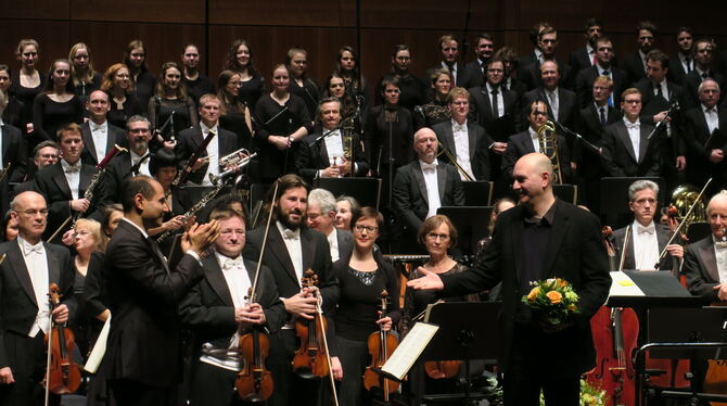 Großveranstaltung oder nicht? WPR-Chefdirigent Fawzi Haimor (links) applaudiert beim Festkonzert zu 75 Jahren Württembergische P