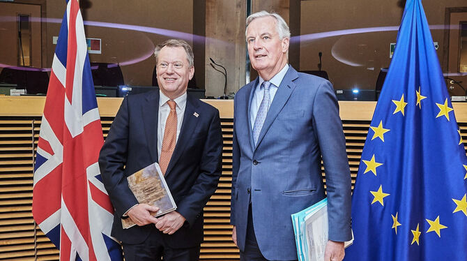 Der Chefunterhändler der Europäischen Union für den Brexit, Michel Barnier (rechts), und der britische Verhandlungsführer für de