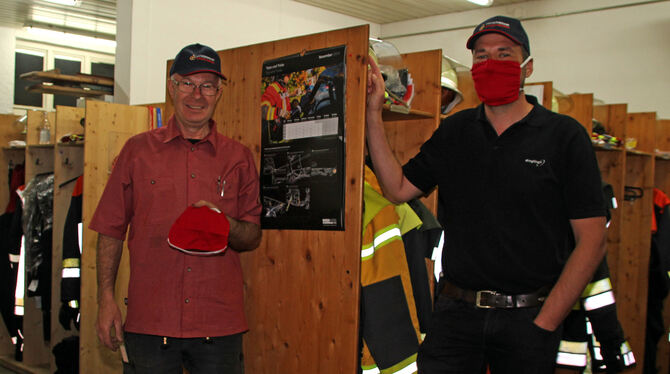 Gesamtkommandant Anton Hummel (links) und Abteilungskommandant Daniel Geist haben für die Engstinger Feuerwehr Verhaltensregeln