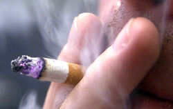 Studien zufolge leiden Raucher an einem schwereren Krankheitsverlauf bei Covid-19. FOTO: DPA