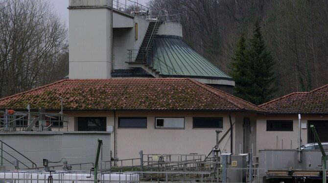 Im Klärwerk der drei Gemeinden in Kirchentellinsfurt treten durch einen unerwarteten Ausfall Probleme auf.  FOTO: GISEL