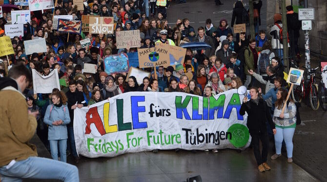 Beim letzten globalen Klimastreik, am 29. November 2019, zogen die Aktivisten von Fridays For Future Tübingen mit 7 000 Anhänger