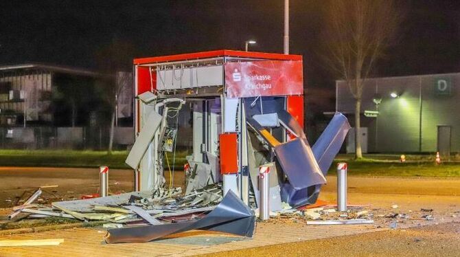 Unbekannte haben einen Geldautomaten gesprengt