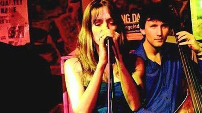 Anna Lauvergnac und Marc Muellbauer im Reutlinger Jazzclub in der Mitte. GEA-FOTO: JÜSP