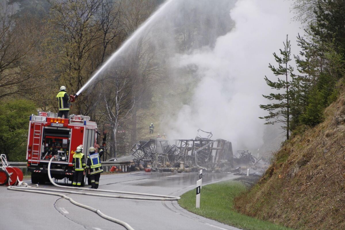 brennender_lkw_b313_leippert