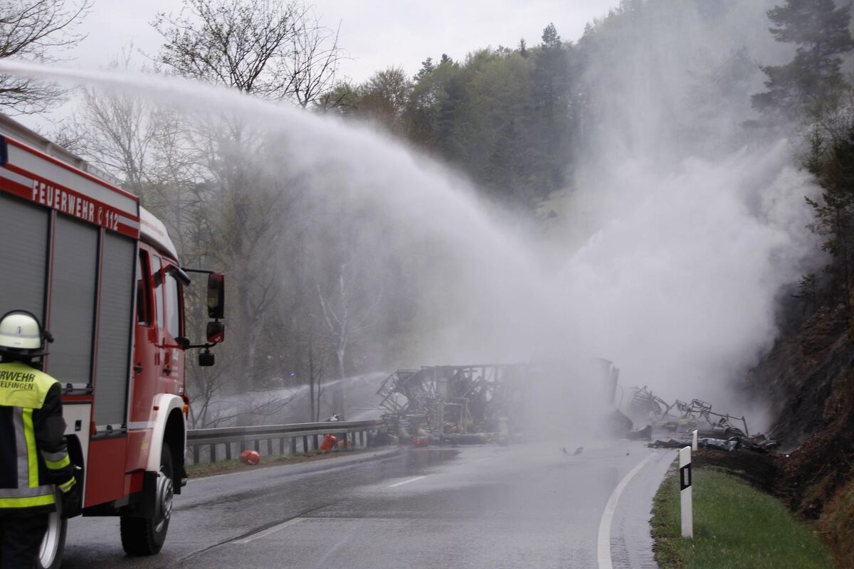 brennender_lkw_b313_leippert_06