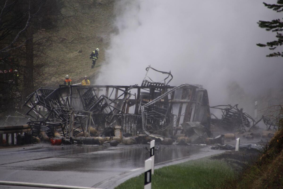 brennender_lkw_b313_leippert_02