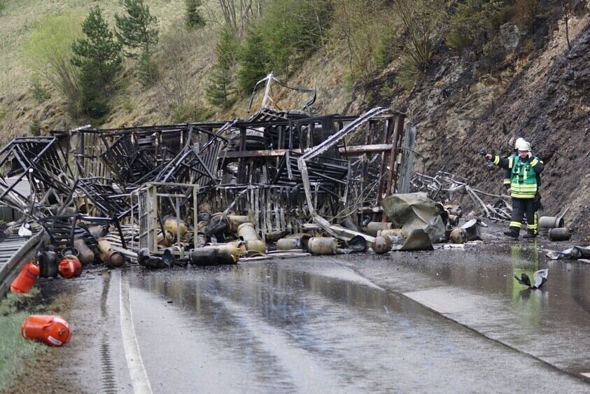 brennender_lkw_b313_lenk_18