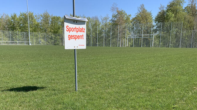 Der Platz ist gesperrt, das Vereinsleben liegt brach: Der TSV Genkingen sagt auch seine Sommer-Jubiläumsfeiern ab.