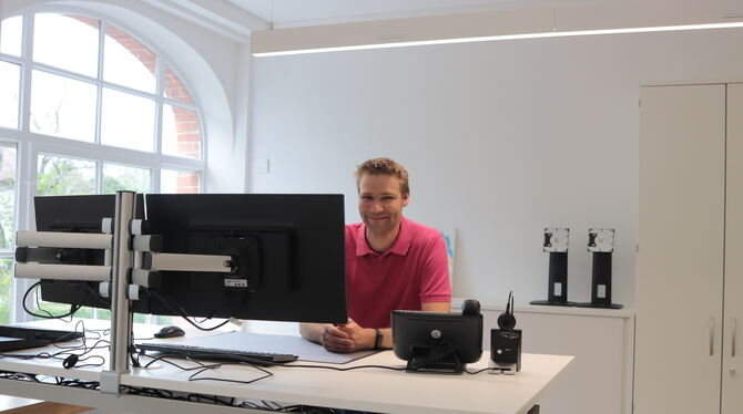 Glücklich in neuen Räumen: Hauptamtsleiter Martin Schindler und Gabriele Senger. FOTOS: WALDERICH Glücklich in neuen Räumen: Hauptamtsleiter Martin Schindler und Gabriele Senger. FOTOS: WALDERICH