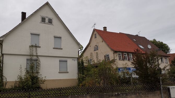Mitte April sind diese drei Häuser in der Strohweilerstraße abgerissen worden. Die Fläche soll wieder bebaut werden.  FOTOS: PRI